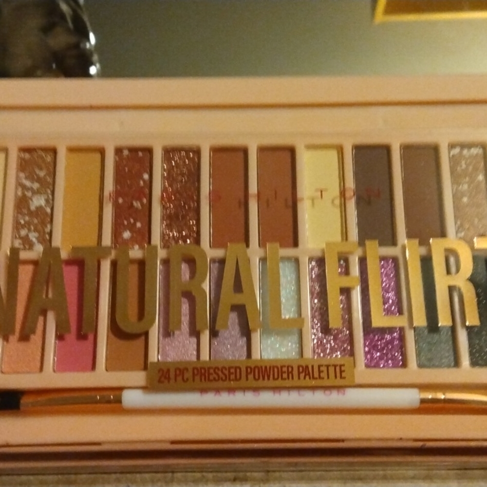 Paris Hilton Eyeshadows Kit